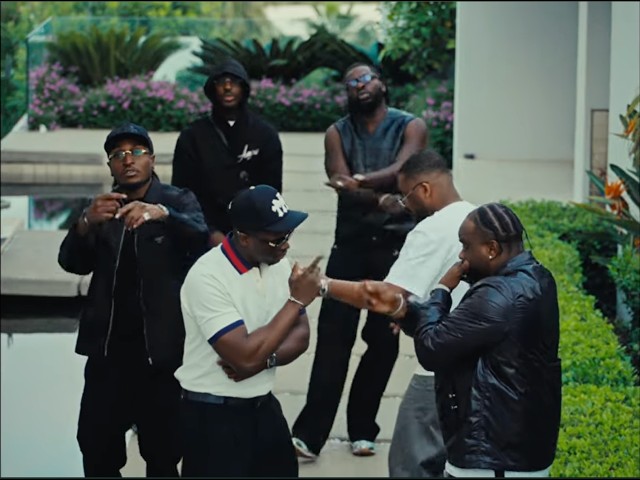 Triangle des bermudes ft L2B – A l’Aise  (Clip Officiel)