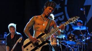 BUCKCHERRY 2017 / CRAZY BITCH-PROUD MARY BAND INTRODUCTION