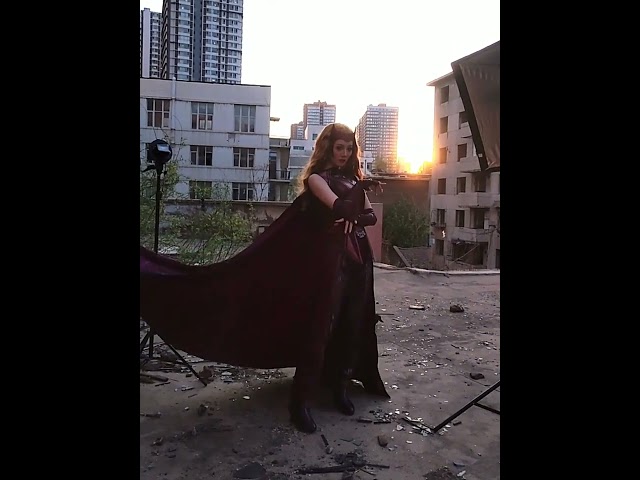 Vídeo relacionado con SINSEN Disfraz de Wanda Maximoff para mujer, disfraz de bruja escarlata, traje de cosplay, traje de capa para Halloween y fiesta, talla XS