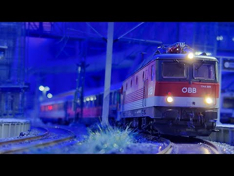 H0 Modelleisenbahn - Nachtfahrvideo / mit dem D852 durch die Nacht!