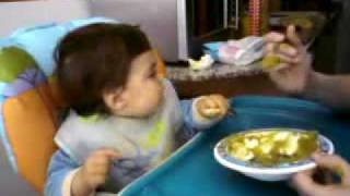 Comiendo yo s&oacute;la con la cuchara