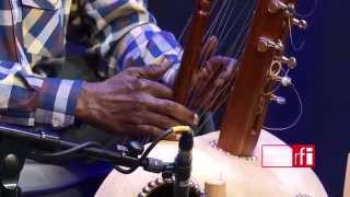 Toumani & Sidiki Diabaté interprètent "Lampedusa" dans Musiques du Monde sur #RFI
