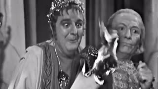 Caesar's plans go up in flames - Doctor Who - The Romans - BBC