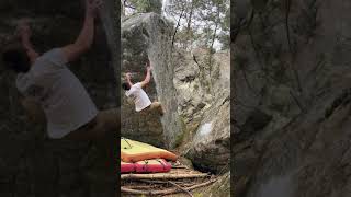 Video thumbnail of Buisson, 8b. Fontainebleau