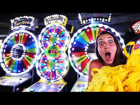 CHI VINCE PIÙ TICKET NELLA SALA GIOCHI PIÙ GRANDE DEL MONDO VINCE!