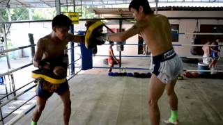 preview picture of video 'Muay Thai Training  at Chorenrit in Koh Phangan'