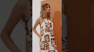 Vídeo Vestido Bolsos Laterais Estampa Folhas Flor de Lis