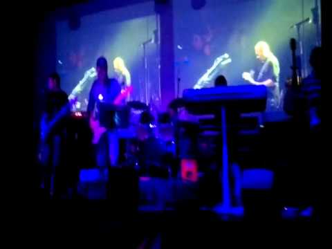 Leopoldo y la Corona de Fuego - Another brick in the Wall