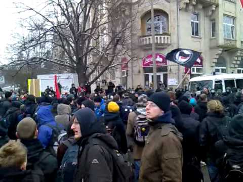 19.02.2011-Klaviereinlage gegen Naziaufmarsch in Dresden.mp4