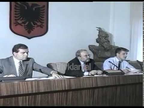 Lajme Arkiva - PS  mbledhje grupi per Kushtetuten (25 tetor 1998)