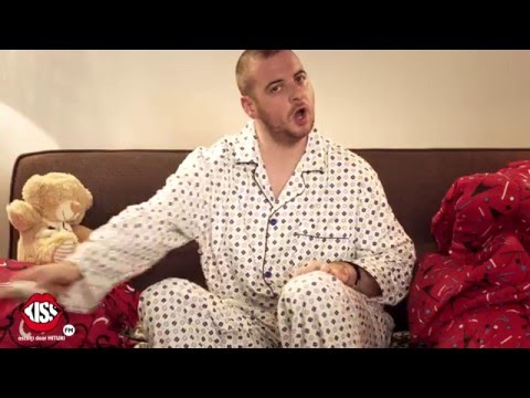 Sergiu si Andrei & Alina Eremia - Dorm In Sufragerie (parodie Alina Eremia - A fost o nebunie)