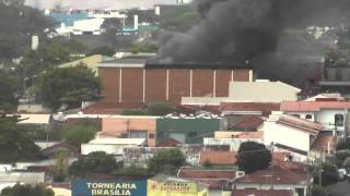 preview picture of video 'Incêndio no antigo prédio da Sadia em Bauru/SP'