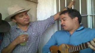 preview picture of video 'Jorge Guerrero 2010 Improvisando Criollito'