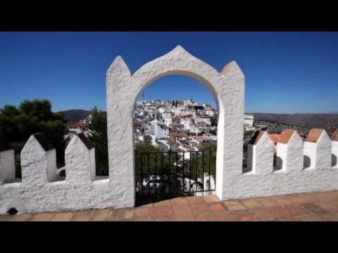 Comares: rural tourism and hiking