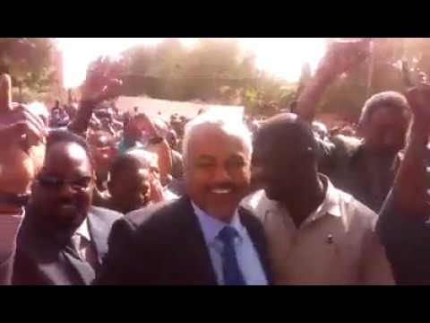 ‫السودان زفة النائب العام الجديد الى مكتبه، بعد فصل النائب العام