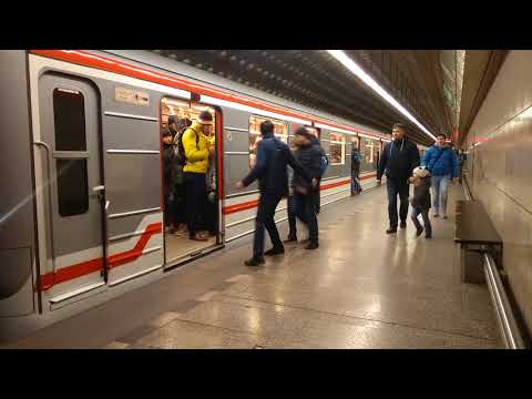 Metro  Staroměstská