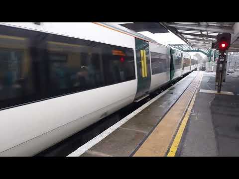 Southern Class 377 108 Arriving into Chichester The 31st of December 2022