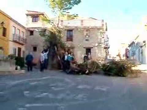 Montaje de la hoguera Benissuera 2008