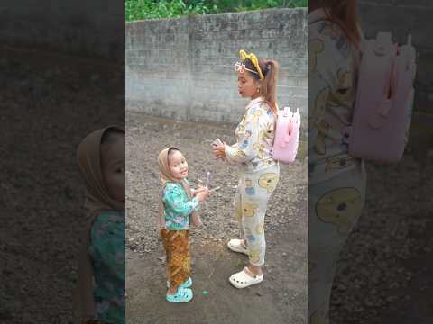 Emak nganterin kity sekolah #nabelldaily