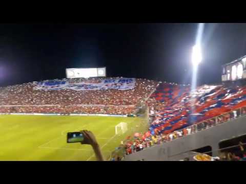 "Recibimiento a Cerro Porteño en la Copa Sudamericana (@JorgeRojas73)" Barra: La Plaza y Comando • Club: Cerro Porteño