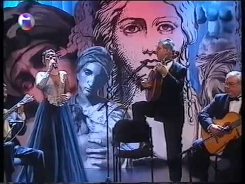 Marina Mota e Carlos Macedo interpretam o Fado " Minha Mãe é Pobrezinha "