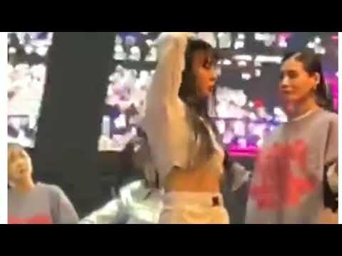 모니카 Monika pranked 노재 Noze in there ending pose (SWF Concert Busan) Fancam