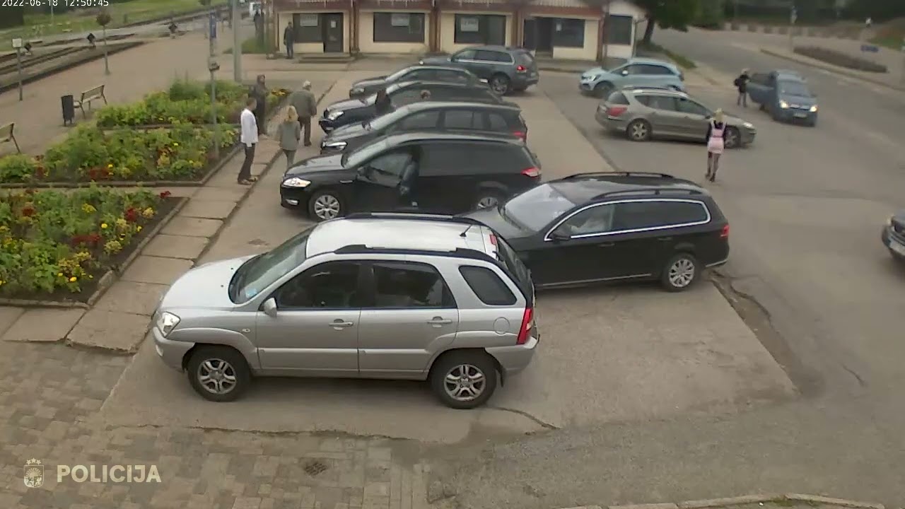 Sieviete gūst traumas ceļu satiksmes negadījumā Tukumā; Valsts policija aicina būt uzmanīgiem un atbildīgiem/VIDEO/