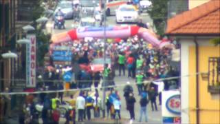 preview picture of video 'Trofeo da Moreno 2015 Partenza da Laveno Mombello Trofeo Binda disagio crash Gonfiabile'