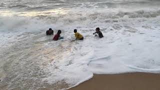 preview picture of video 'Mandi di Pantai Pengkalan Balak, Melaka'