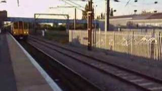 preview picture of video 'Hornsey Train Arriving'