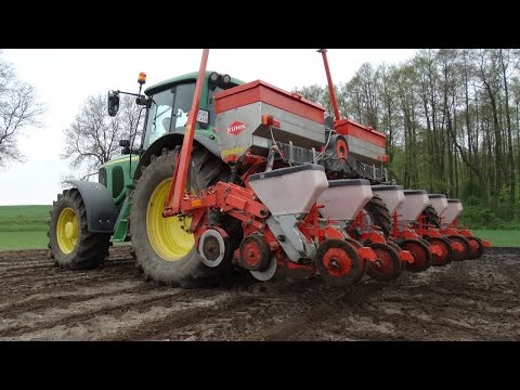 hqdefault Dosiewy kukurydzy po dzikach. W polu John Deere 6620 i Kuhn Planter 2 (VIDEO)