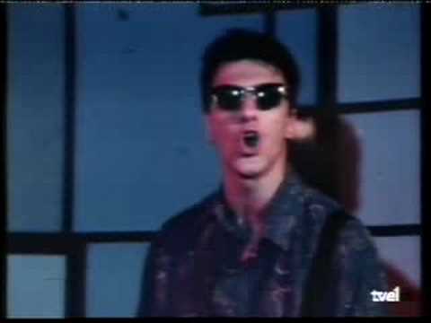 FARMACIA DE GUARDIA - Ella es demoledora (clip)