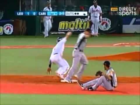 Gran atrapada de Carlos Peñalbert / Leones del Caracas / LVBP 2015-2016