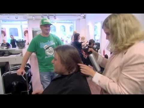 Anna Bergholtz i 99 saker med Erik och Mackan, klippt av en blind.