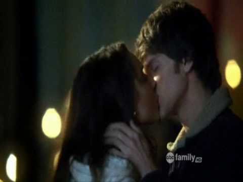 Pretty Little Liars - Spencer kisses Toby infront of her mother - 01x21