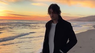 Musik-Video-Miniaturansicht zu Memories Songtext von Dean Lewis