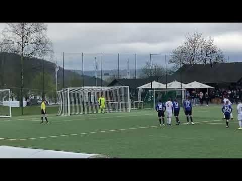 Schweich-II-Torwart Nils Sklarski hält einen Elfmeter von Tawerns Pascal Hurth