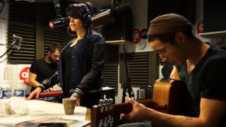 Alex Hepburn - Neneh Cherry Cover - Session Acoustique OÜI FM