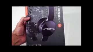 Video thumbnail for SOL Republic TRACKS AIR Wireless headphone review and open box by Gus Gus