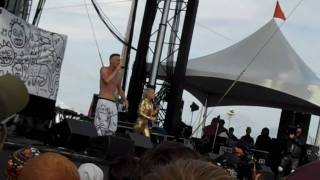 Die Antwoord - Rich Bitch ( live @ Treasure Island Music Festival 10/16/10)