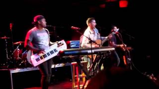 Andy Grammer- Holding Out (LIVE)