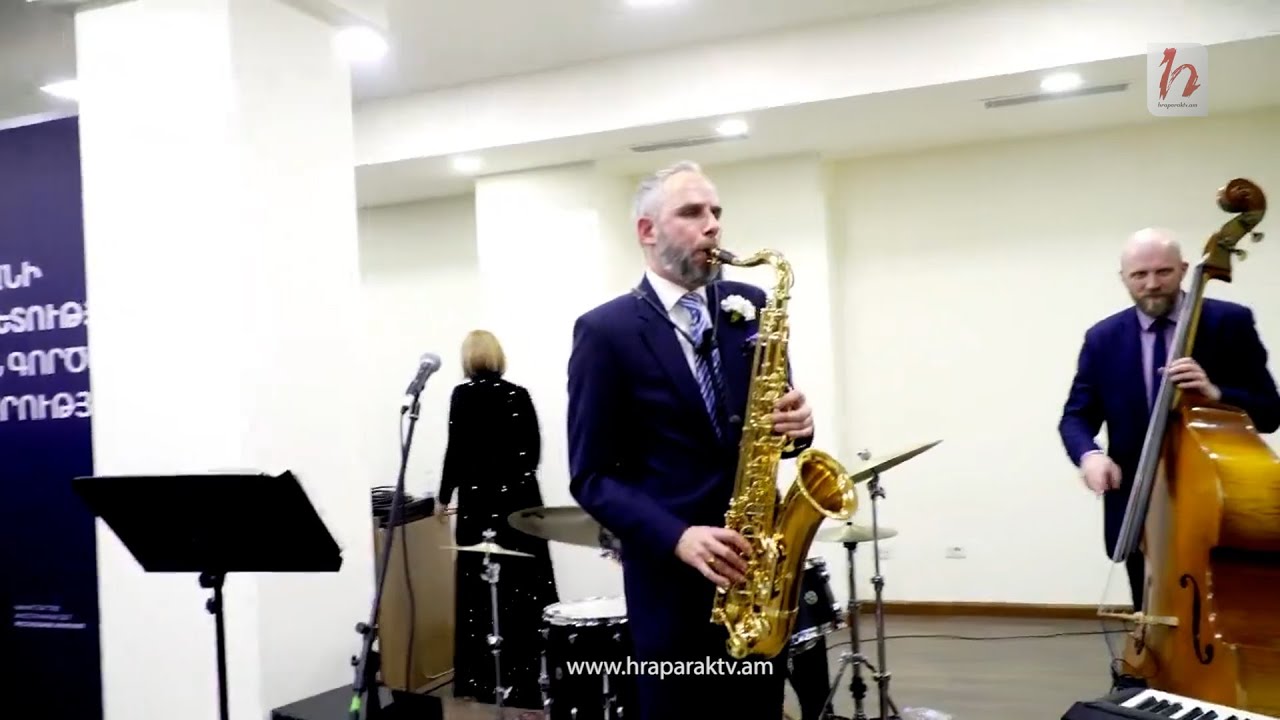 ՀՀ-ում Չեխիայի դեսպանը ԱԳՆ-ում կայացած միջոցառման ժամանակ նվագել է Վահագն Հայրապետյանի հետ