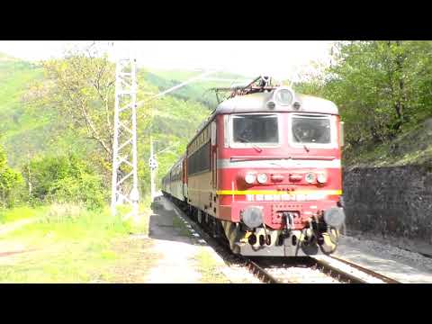 Trenul rapid 2615 trece prin oprirea Orlin