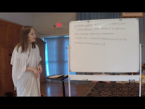 A Mantra from the Munduka Upanishad (2.2.5) with Bharati Devi