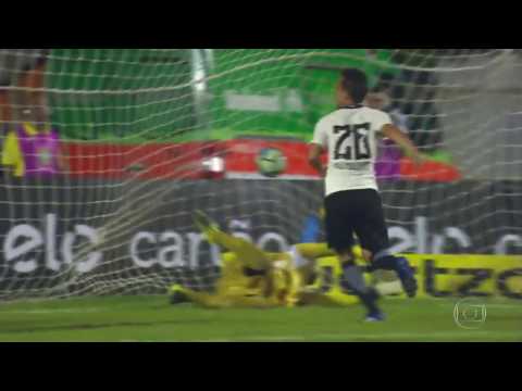O gol de Rodriguinho para o Corinthians contra a Caldense pela Primeira Fase da Copa do Brasil 2017