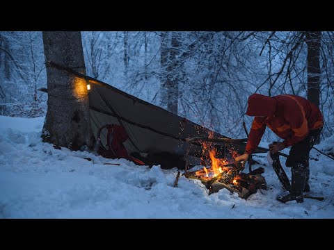 Winter Survival Shelter - Sleeping in Extreme Cold and Deep Snow Without a Sleeping Bag