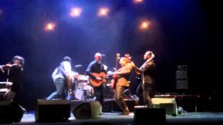 CON ELEGANCIA!!! LOQUILLO