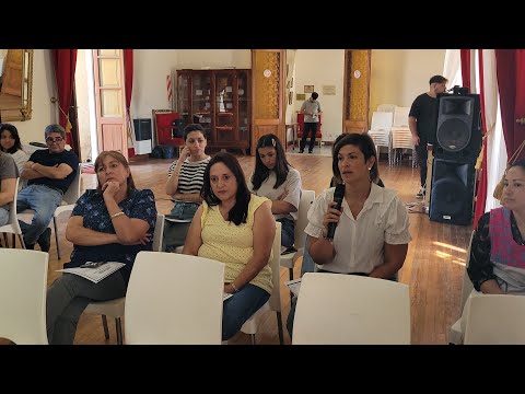 Entrega de certificados de capacitación a docentes de Victorica en Gestión de Residuos Urbanos