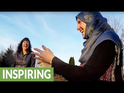 Refugee teaches Canadians how to make traditional Syrian bread