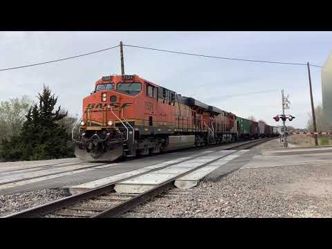 3 BNSF GEVOS Lead DENCHI Elephant Style, U-PHXWWX With A KCS Trailing, And H-KCKLIN3!!!  | 4,15,2021